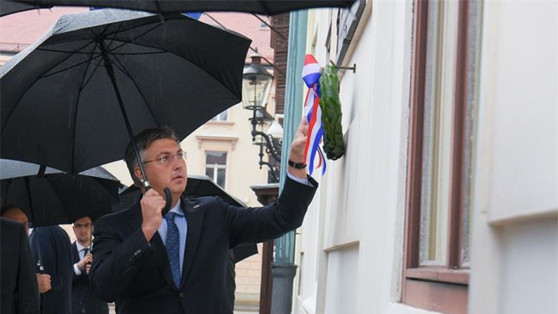 Premijer Plenković položio lovorov vijenac na obljetnicu raketiranja Banskih dvora: To je bio prekretnički trenutak 